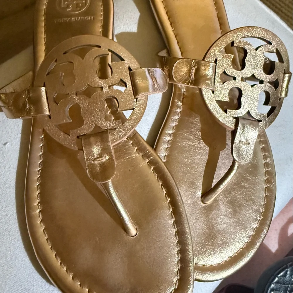 Size 7 Rose Gold Metallic Tory Burch Miller thong sandals. - Picture 5 of 8